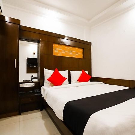 Capital O 6408 Hotel Delhi Heart Нью-Дели Экстерьер фото