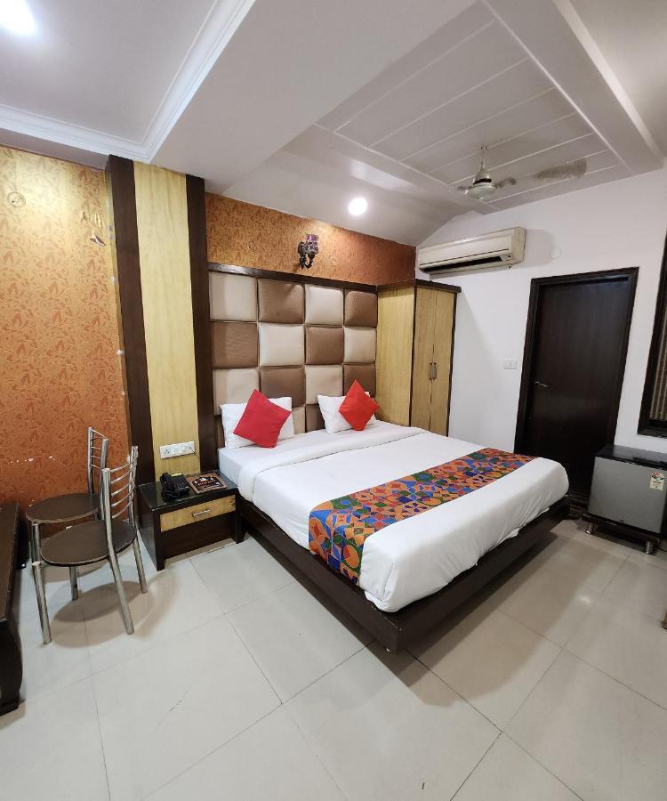 Capital O 6408 Hotel Delhi Heart Нью-Дели Экстерьер фото