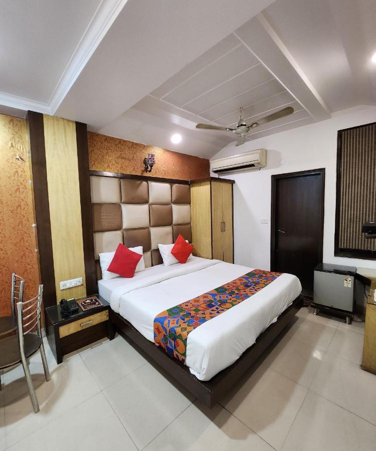 Capital O 6408 Hotel Delhi Heart Нью-Дели Экстерьер фото