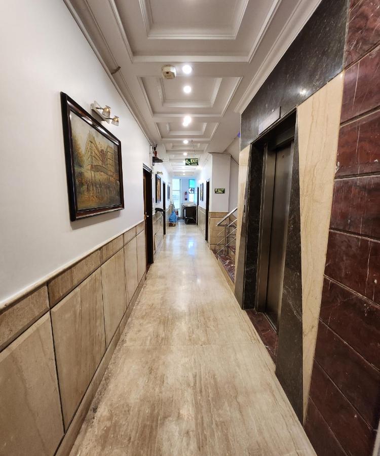 Capital O 6408 Hotel Delhi Heart Нью-Дели Экстерьер фото
