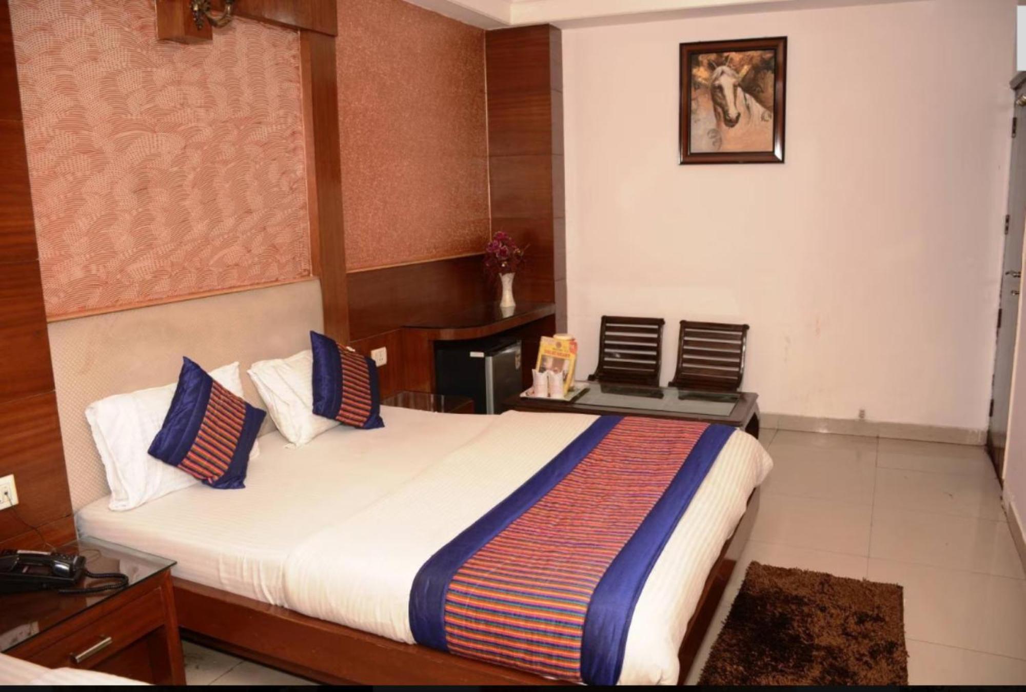 Capital O 6408 Hotel Delhi Heart Нью-Дели Экстерьер фото