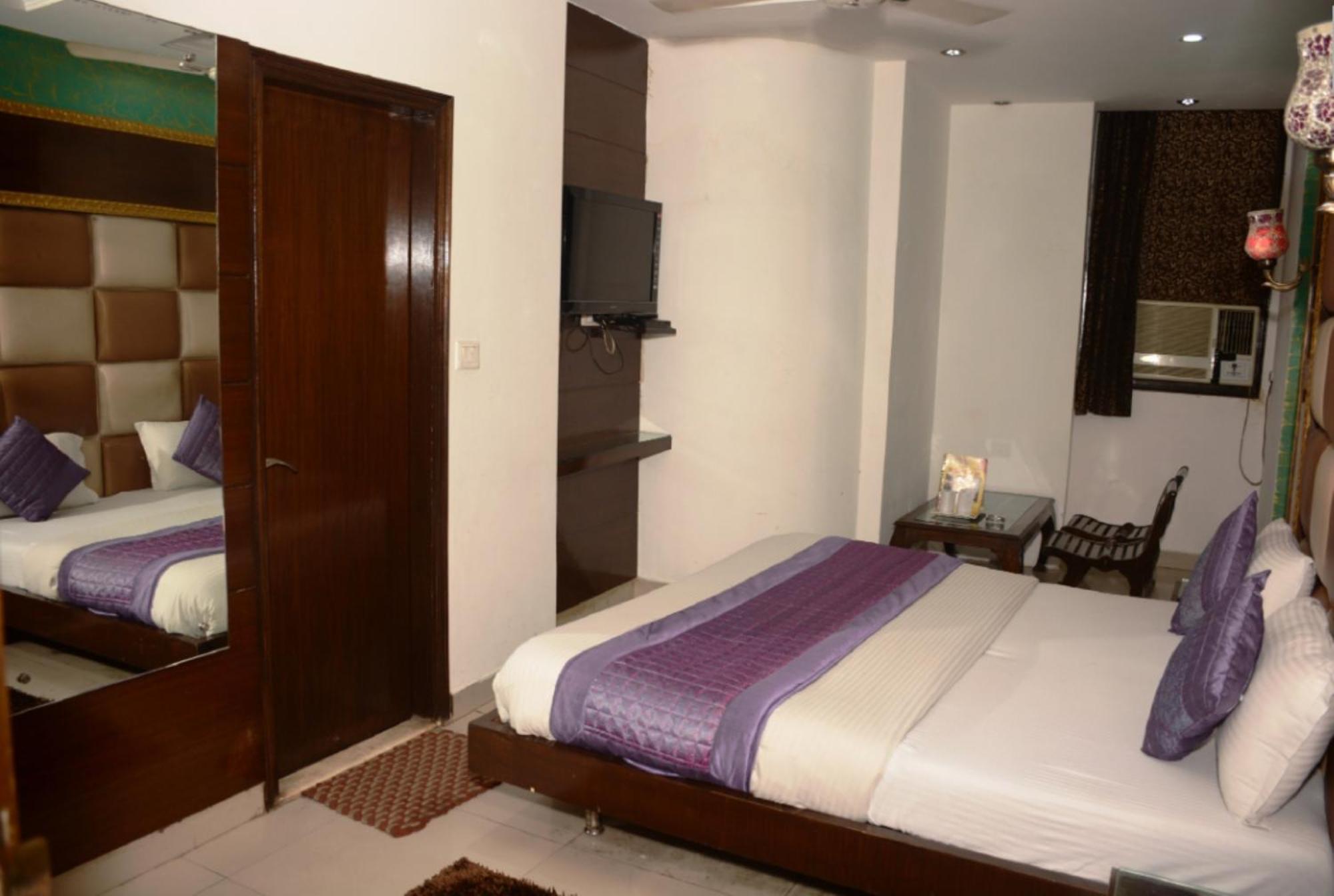 Capital O 6408 Hotel Delhi Heart Нью-Дели Экстерьер фото