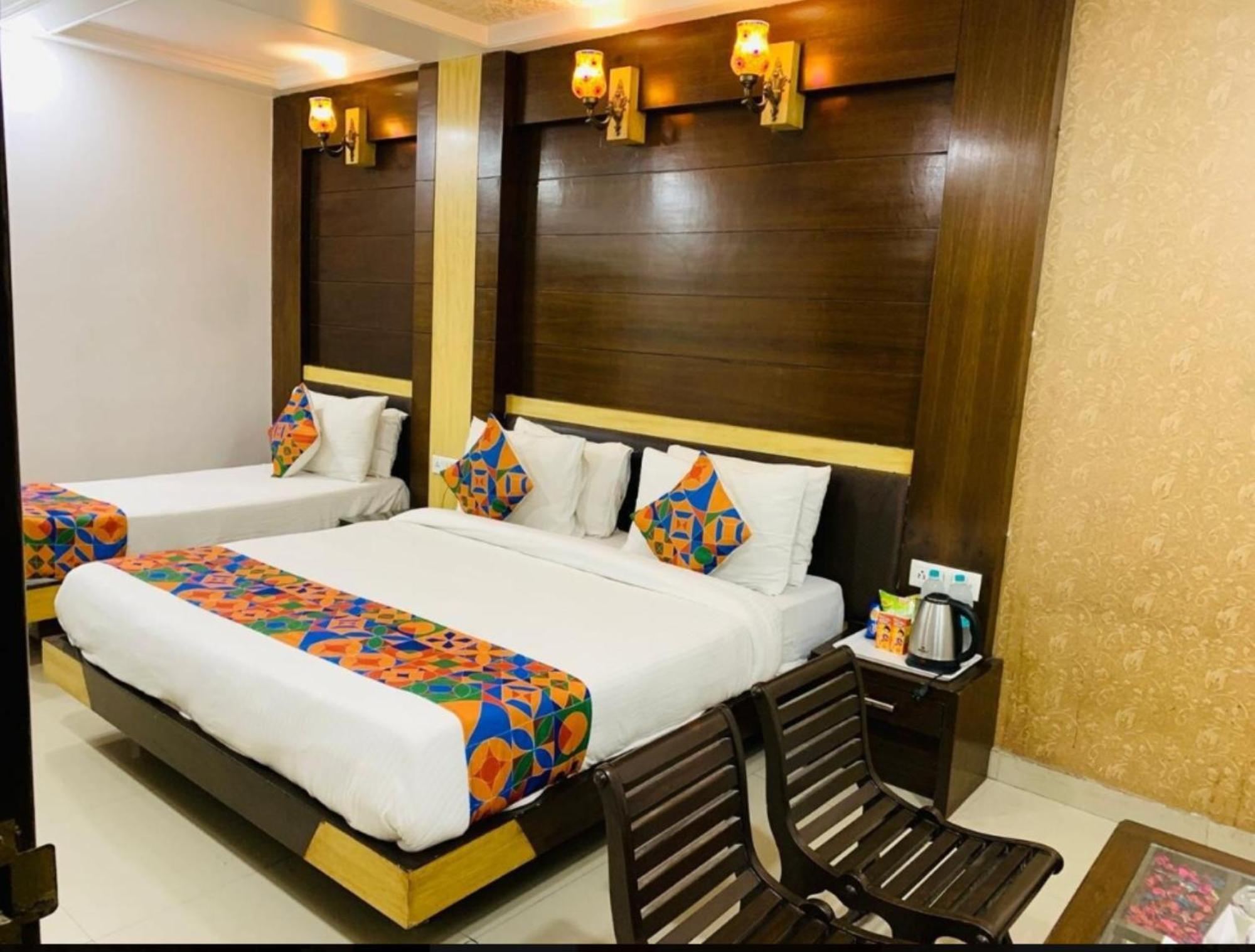 Capital O 6408 Hotel Delhi Heart Нью-Дели Экстерьер фото