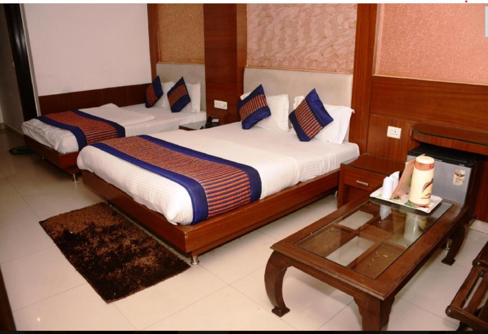 Capital O 6408 Hotel Delhi Heart Нью-Дели Экстерьер фото