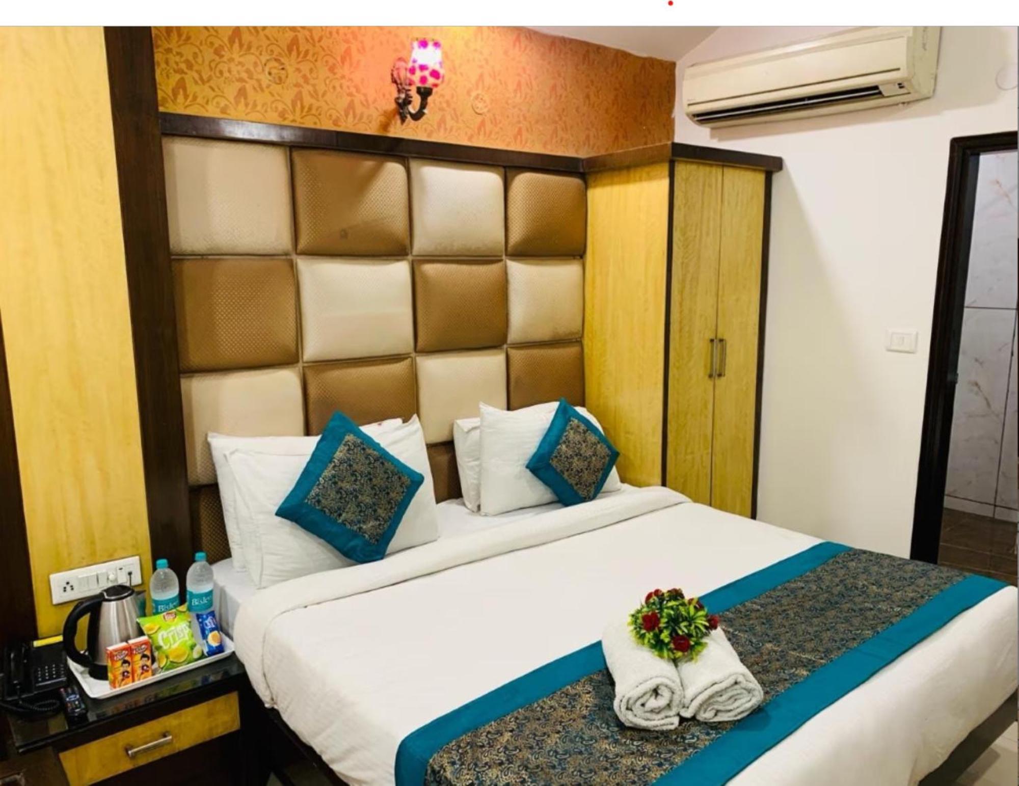 Capital O 6408 Hotel Delhi Heart Нью-Дели Экстерьер фото