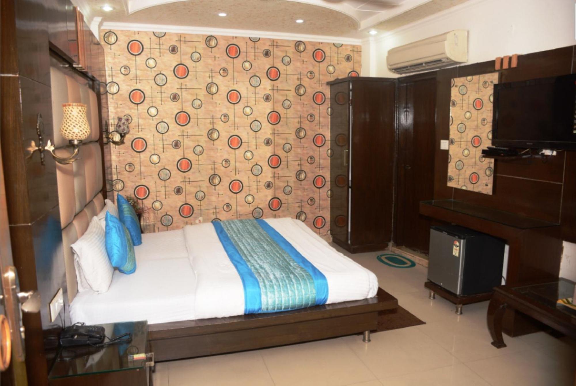 Capital O 6408 Hotel Delhi Heart Нью-Дели Экстерьер фото