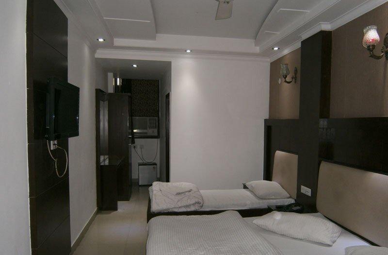 Capital O 6408 Hotel Delhi Heart Нью-Дели Экстерьер фото