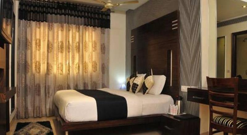 Capital O 6408 Hotel Delhi Heart Нью-Дели Экстерьер фото