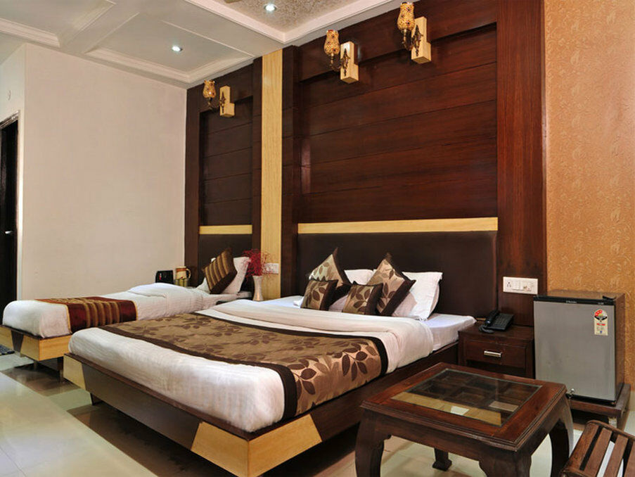 Capital O 6408 Hotel Delhi Heart Нью-Дели Экстерьер фото