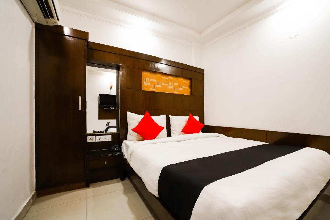 Capital O 6408 Hotel Delhi Heart Нью-Дели Экстерьер фото