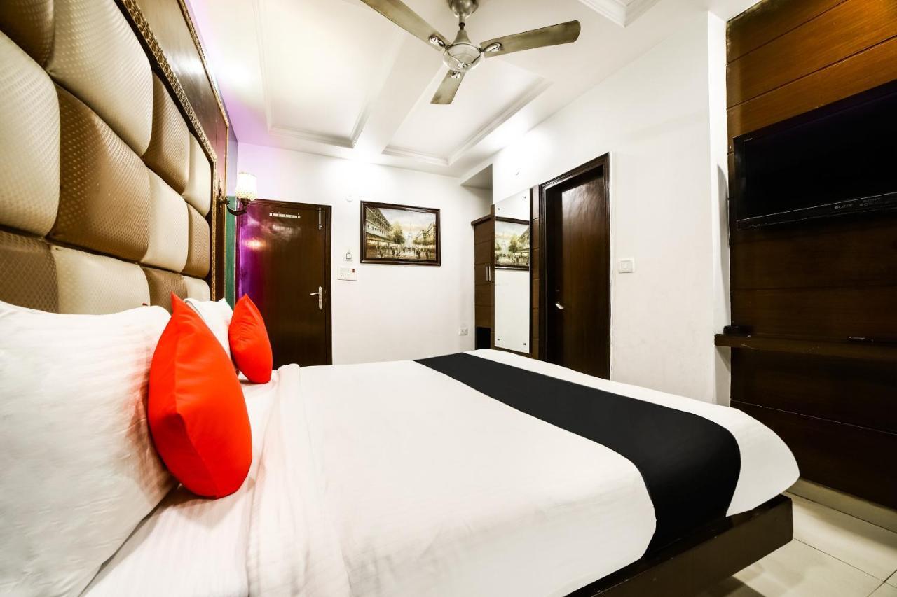 Capital O 6408 Hotel Delhi Heart Нью-Дели Номер фото