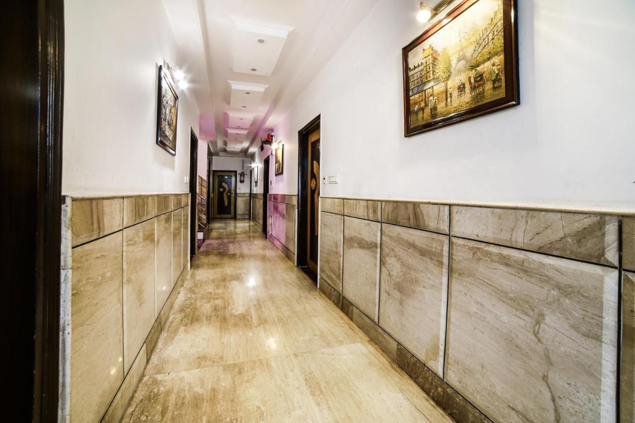 Capital O 6408 Hotel Delhi Heart Нью-Дели Экстерьер фото